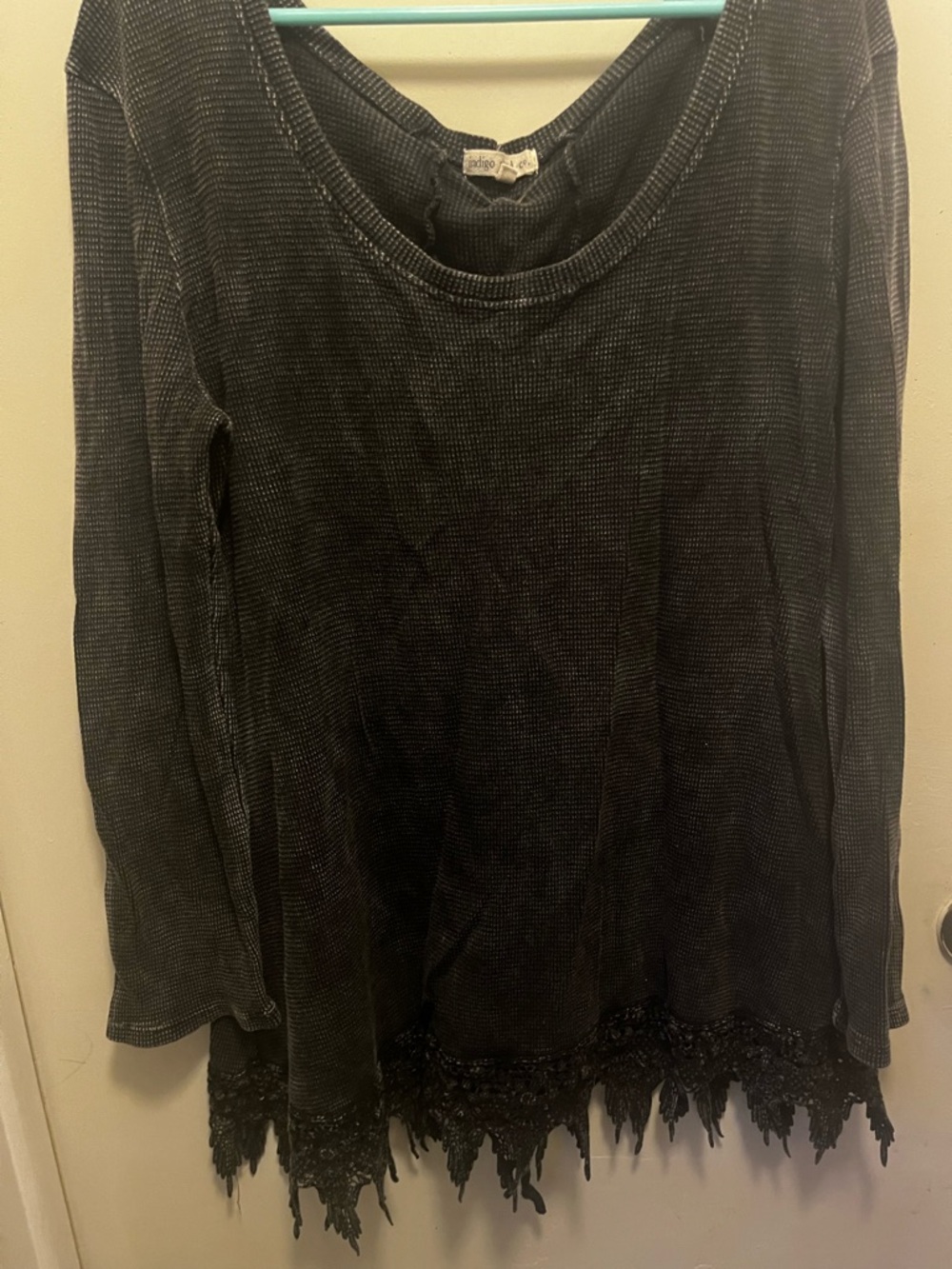 Charcoal Long-Sleeve Lace-Hem Women's Top